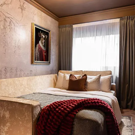 Qult - Obsidian Appartement