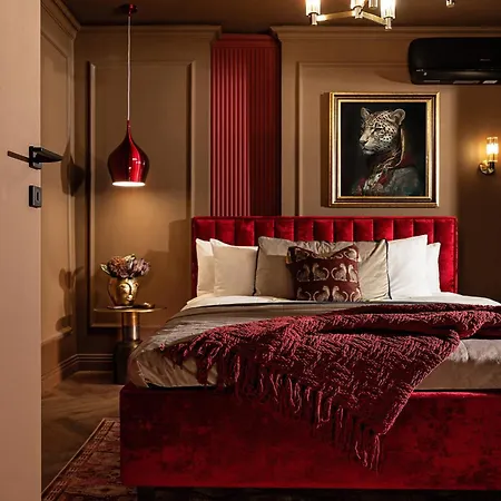 Qult - Obsidian Apartment *