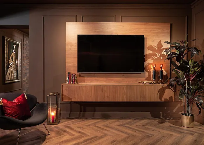 Qult - Obsidian Apartment