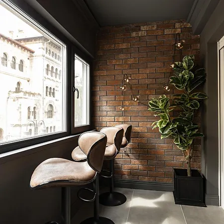Apartment Qult - Obsidian